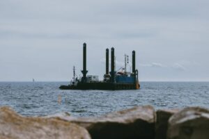 Nærbillede af boreplatformen, som havnen bruger til at tage bundprøver